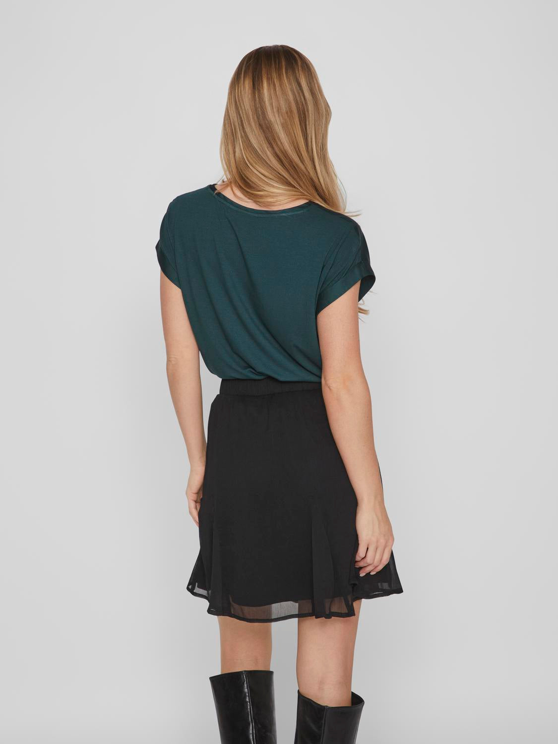 model_shot-back
